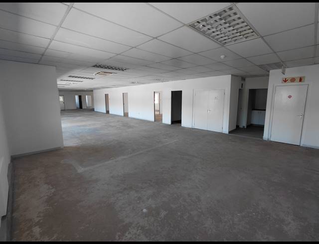 3,355M² OFFICE TO LET IN HALFWAY GARDENS